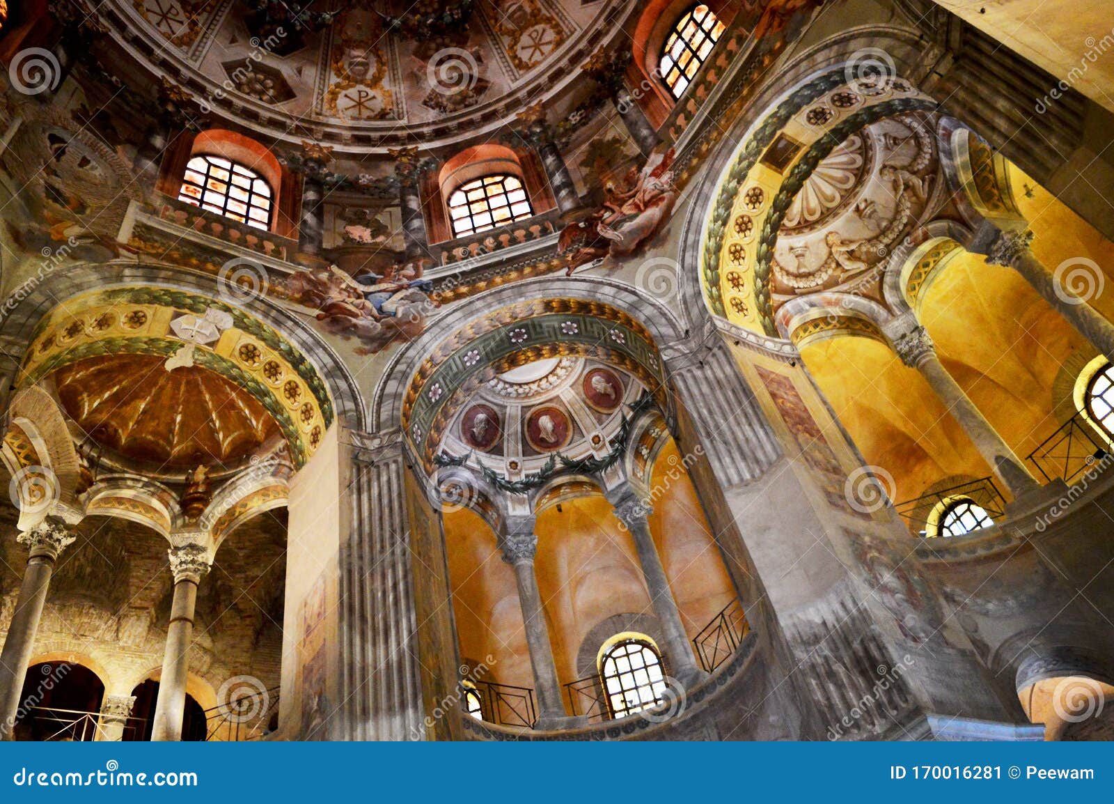 Interior De La Basílica De San Vitale, Rávena Imagen de archivo - Imagen de arte, importancia: 170016281 Interior De La Basílica De San Vitale, Rávena Imagen de archivo - Imagen de arte, importancia: 170016281