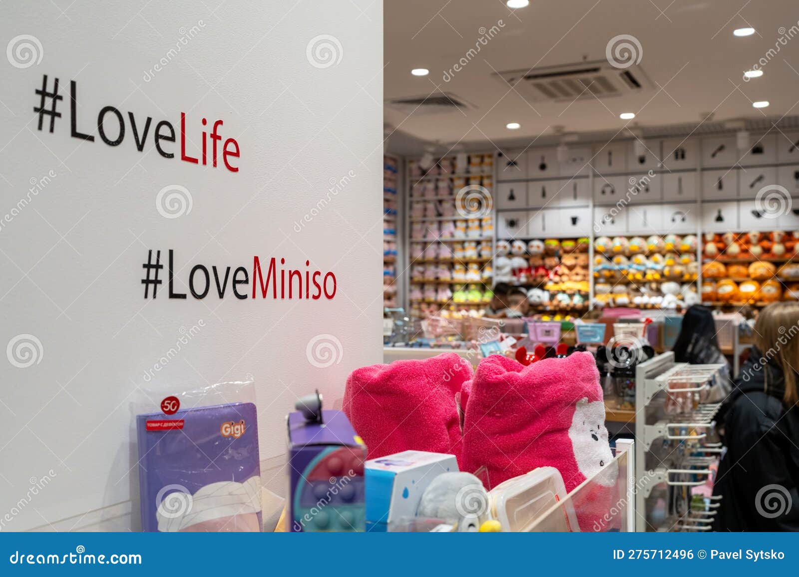 Interior De La Tienda De La Marca Miniso. Minsk Belarus 2023 Foto editorial - Imagen de publicidad, 275712496