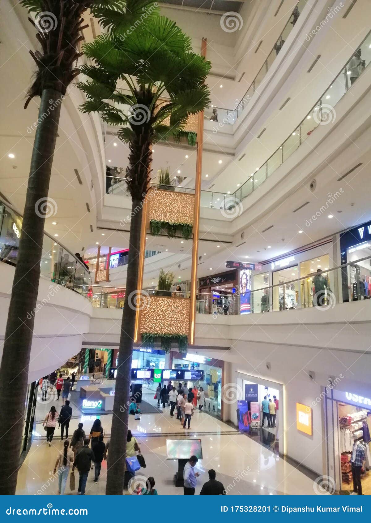 Interior De Phoenix Mall Pune Foto editorial Imagen de compras, india