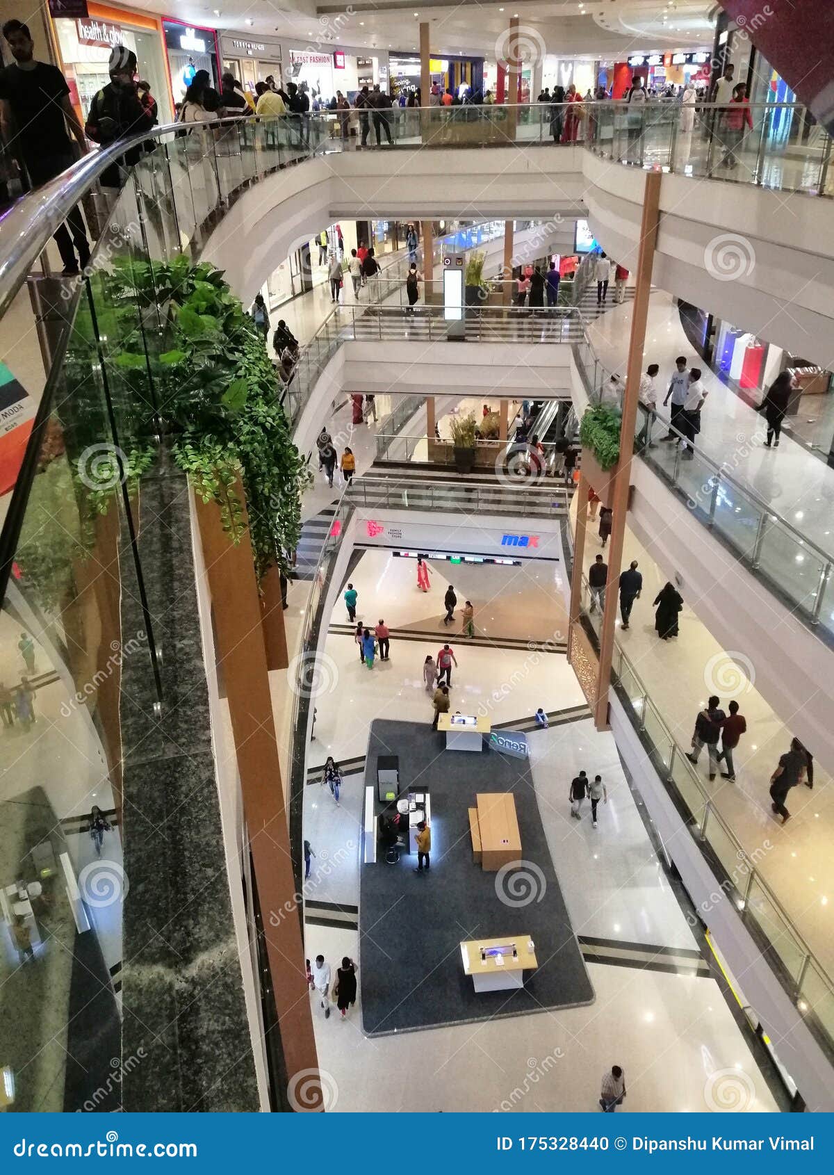 Interior De Phoenix Mall Pune Imagen editorial Imagen de alameda