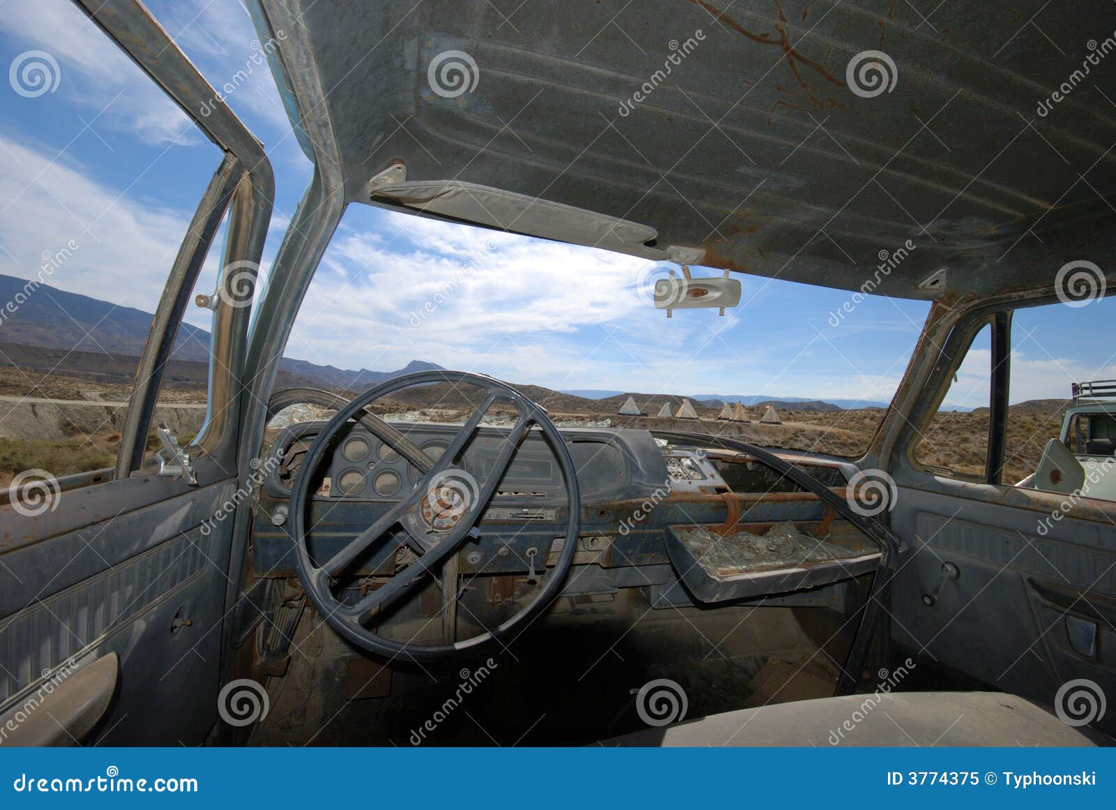 Interior De Um Camião Americano Abandonado Imagem de Stock - Imagem de  resistido, instrumentos: 3774375, image size:1600x1161