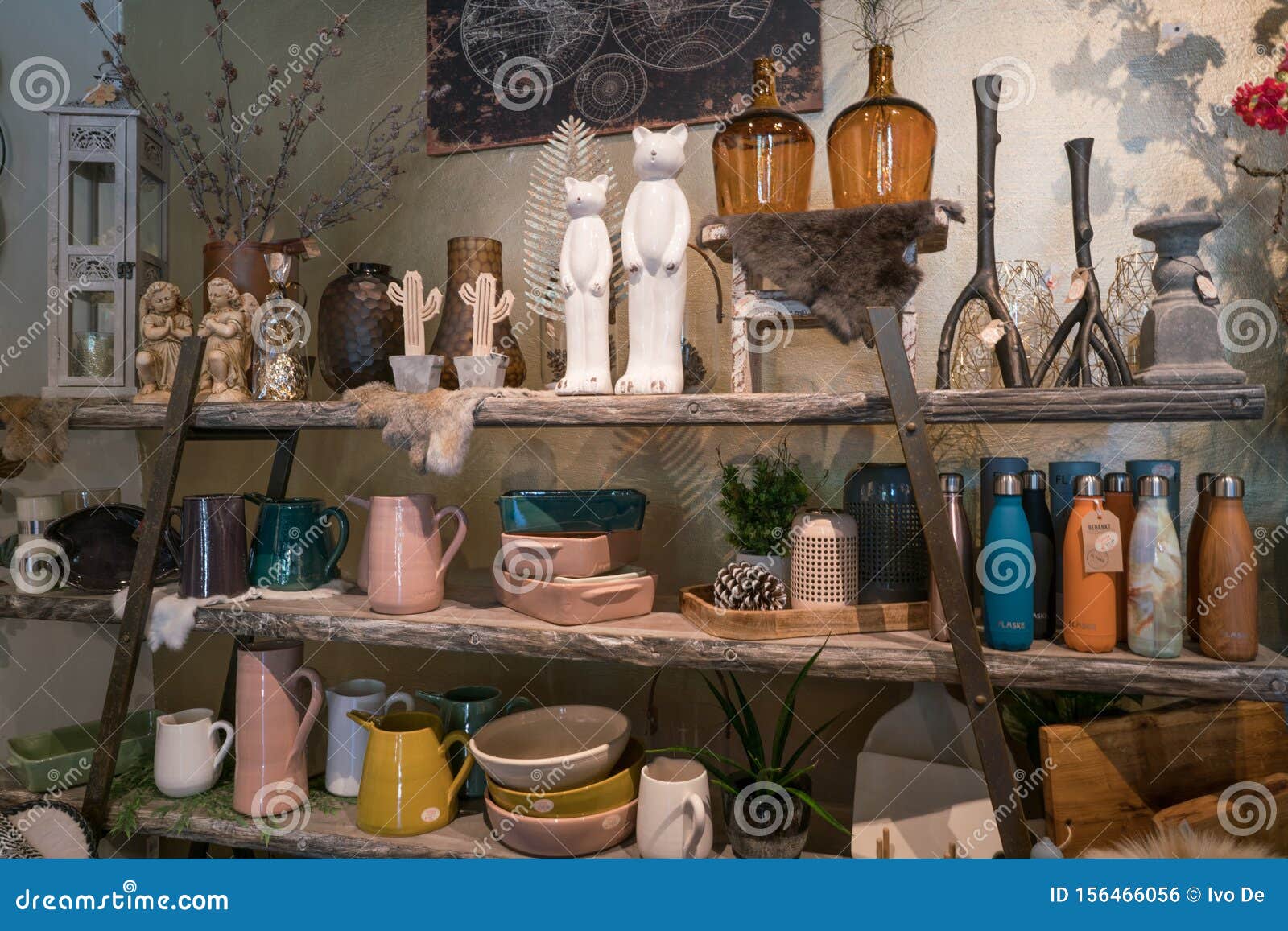 Interior of Decoration Store in the Editorial Photo - Image of people, historic: 156466056