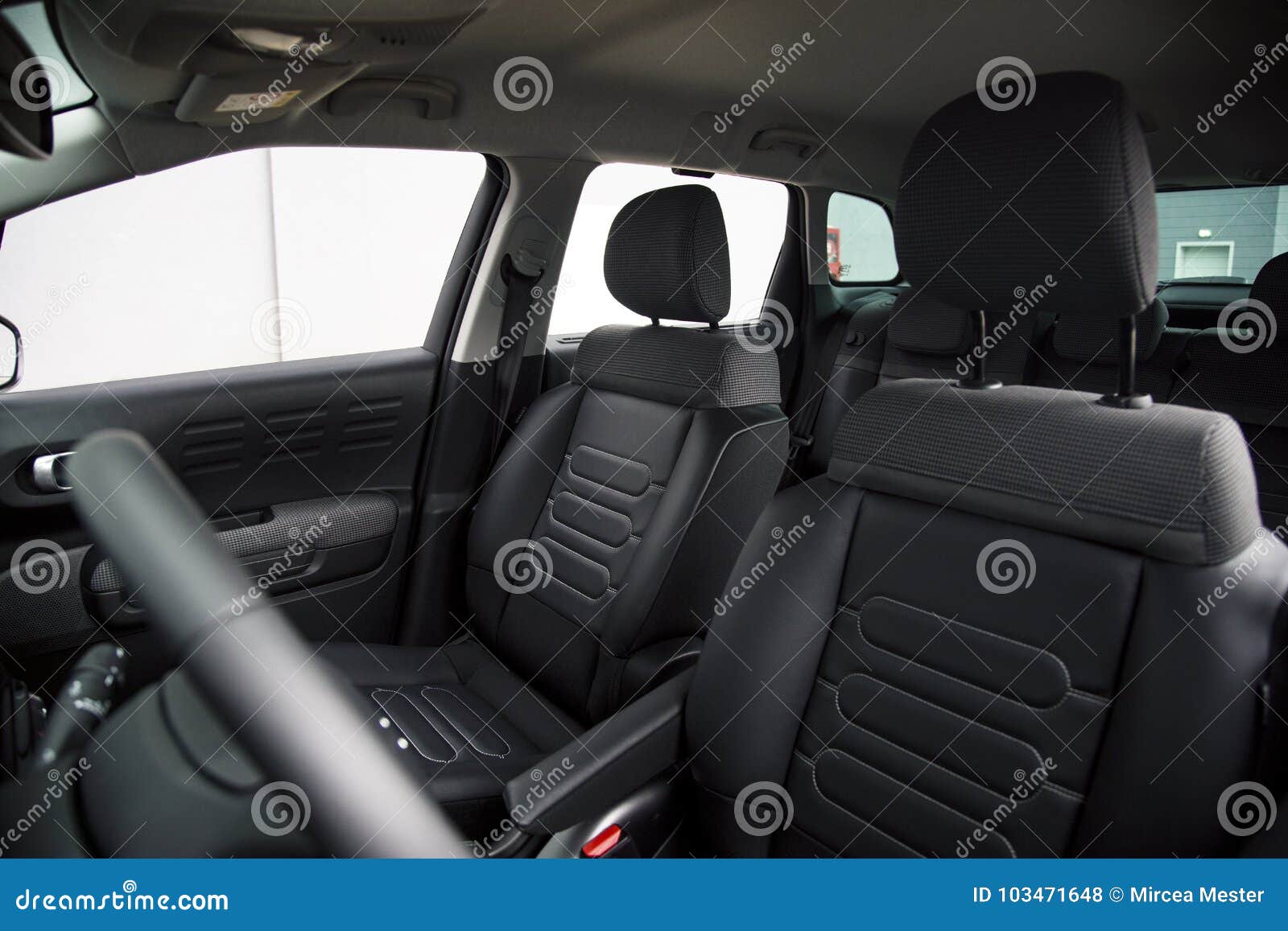 Car front seats fotografías e imágenes de alta resolución - Alamy