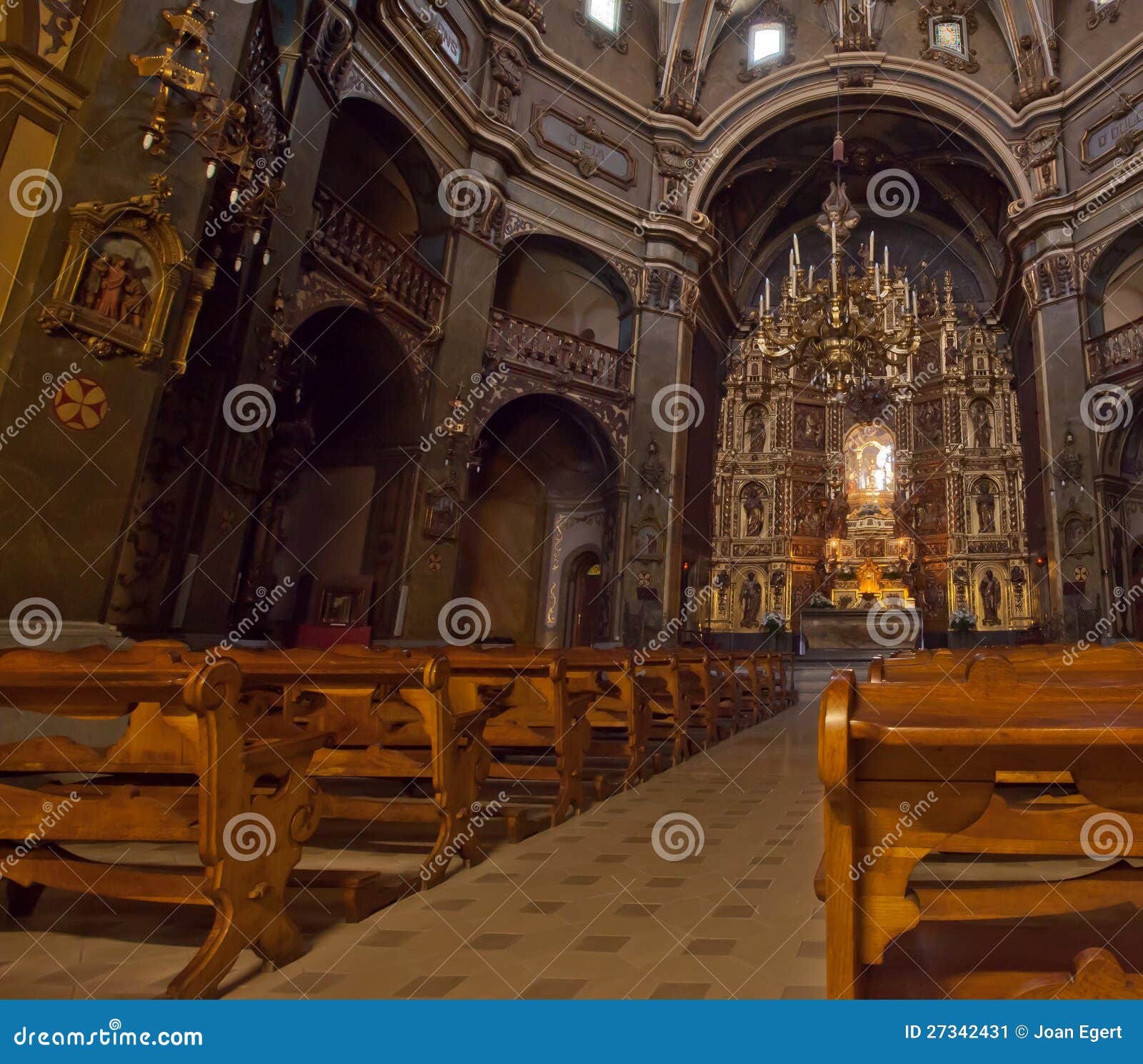 Interior Del Santuario Catalan De La Iglesia Imagen de archivo - Imagen de  localizaciones, iglesia: 27342431