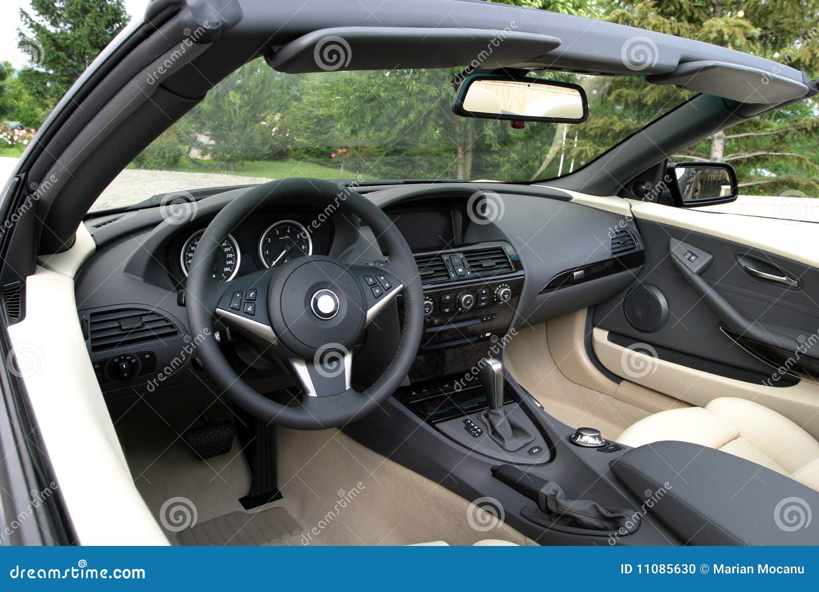 Interior do carro. Detalhe de um interior convertiblecar
