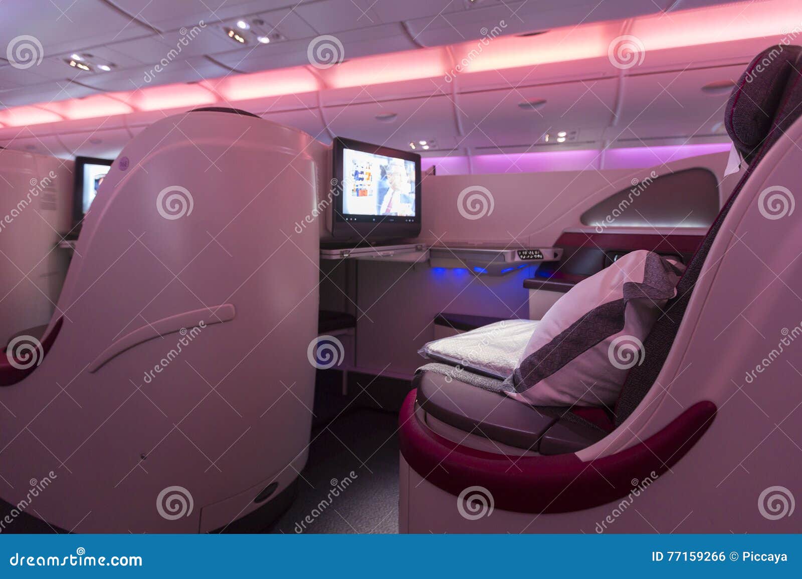 Interior De Um Avião Boeing A380 Na Classe Executiva Foto Editorial -  Imagem de comercial, classe: 77159266, image size:1600x1157