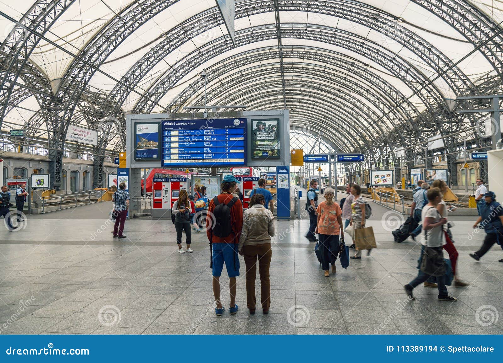 Op risico Gevoel Componist Interior of Dresden Central Train Station Editorial Stock Image - Image of  road, journey: 113389194