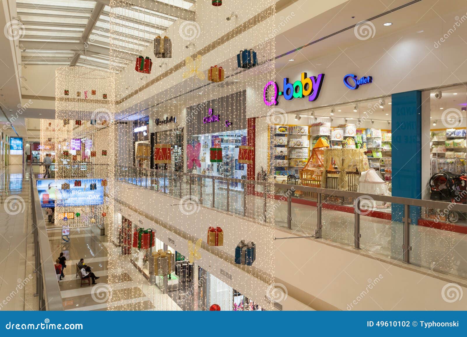 Interior Of Dubai Outlet Mall Editorial Photography - Image of mall, center: 49610102