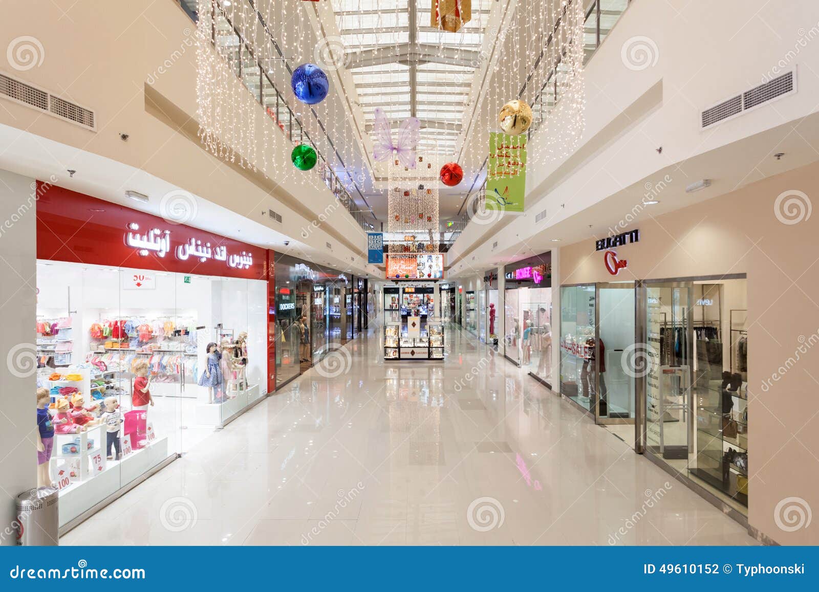 Fobia Lamer Tractor Interior of Dubai Outlet Mall Editorial Photography - Image of shopping,  east: 49610152