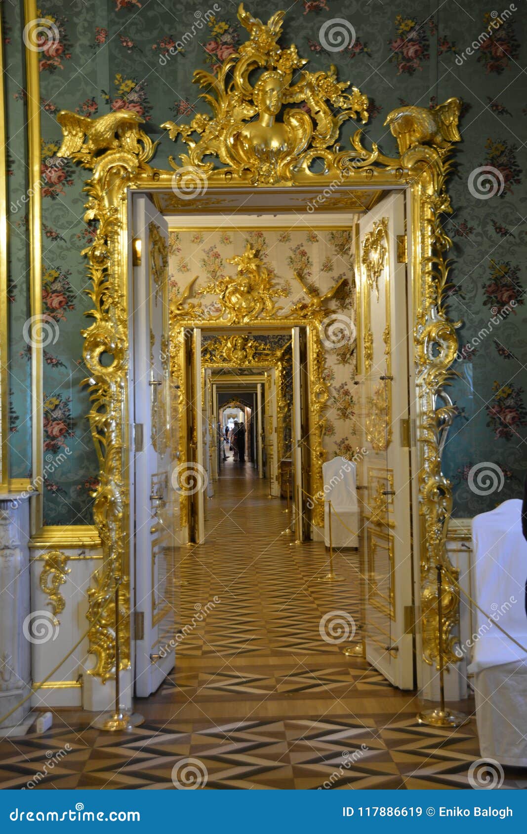 Grand Palace in Peterhof | Suburbs and royal residences | St.Petersburg