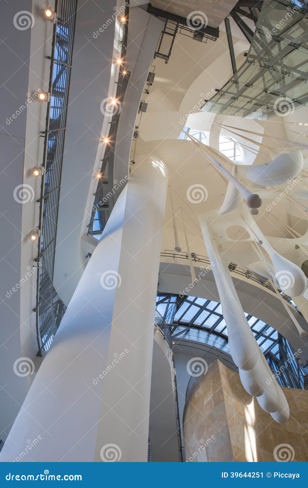 Solomon R. Guggenheim Museum - Maverick Architecture - Travelure ©