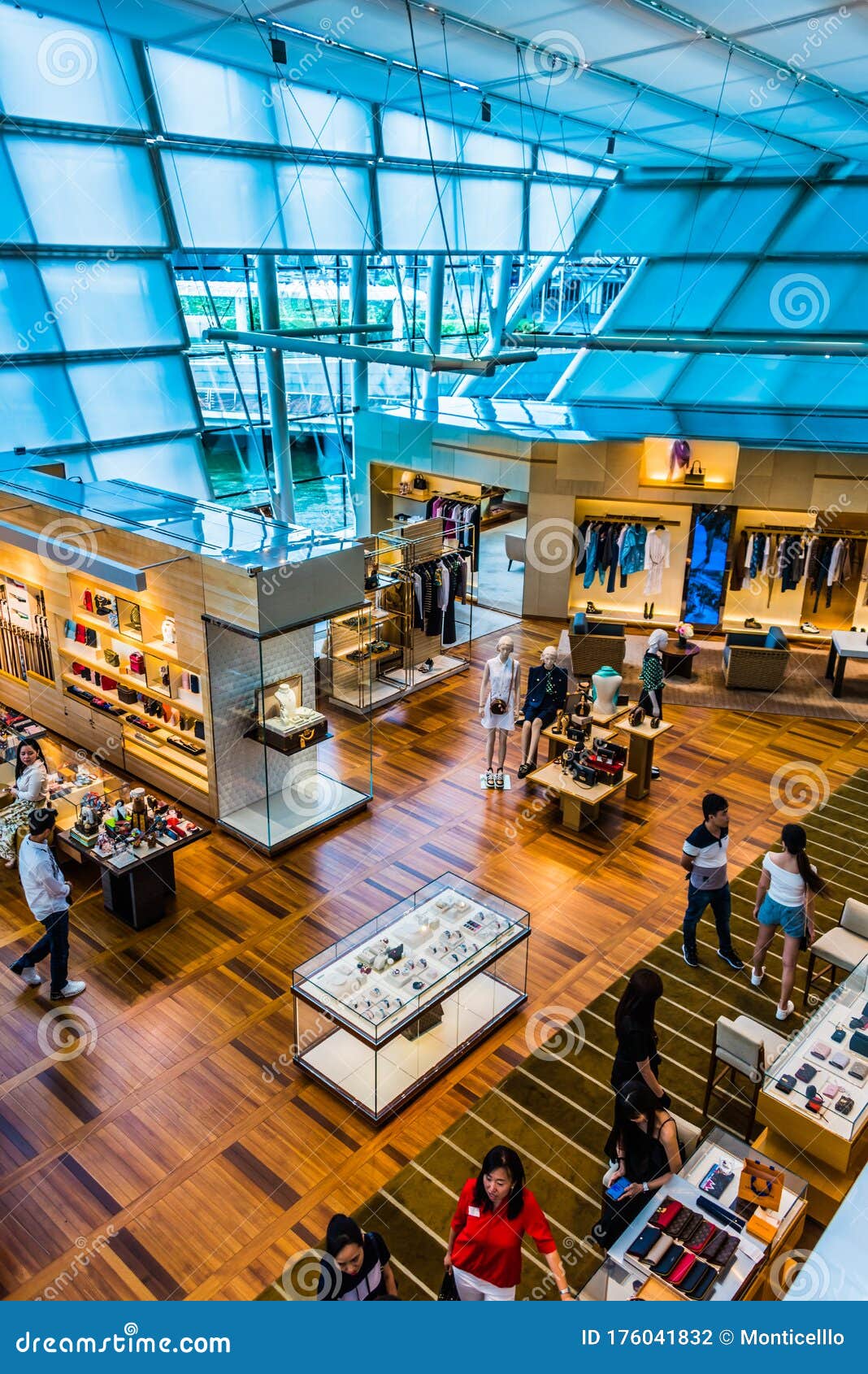 Louis Vuitton Maison Singapore Flagship Store at Marina Bay Sands Editorial  Stock Photo - Image of steel, structure: 77285053