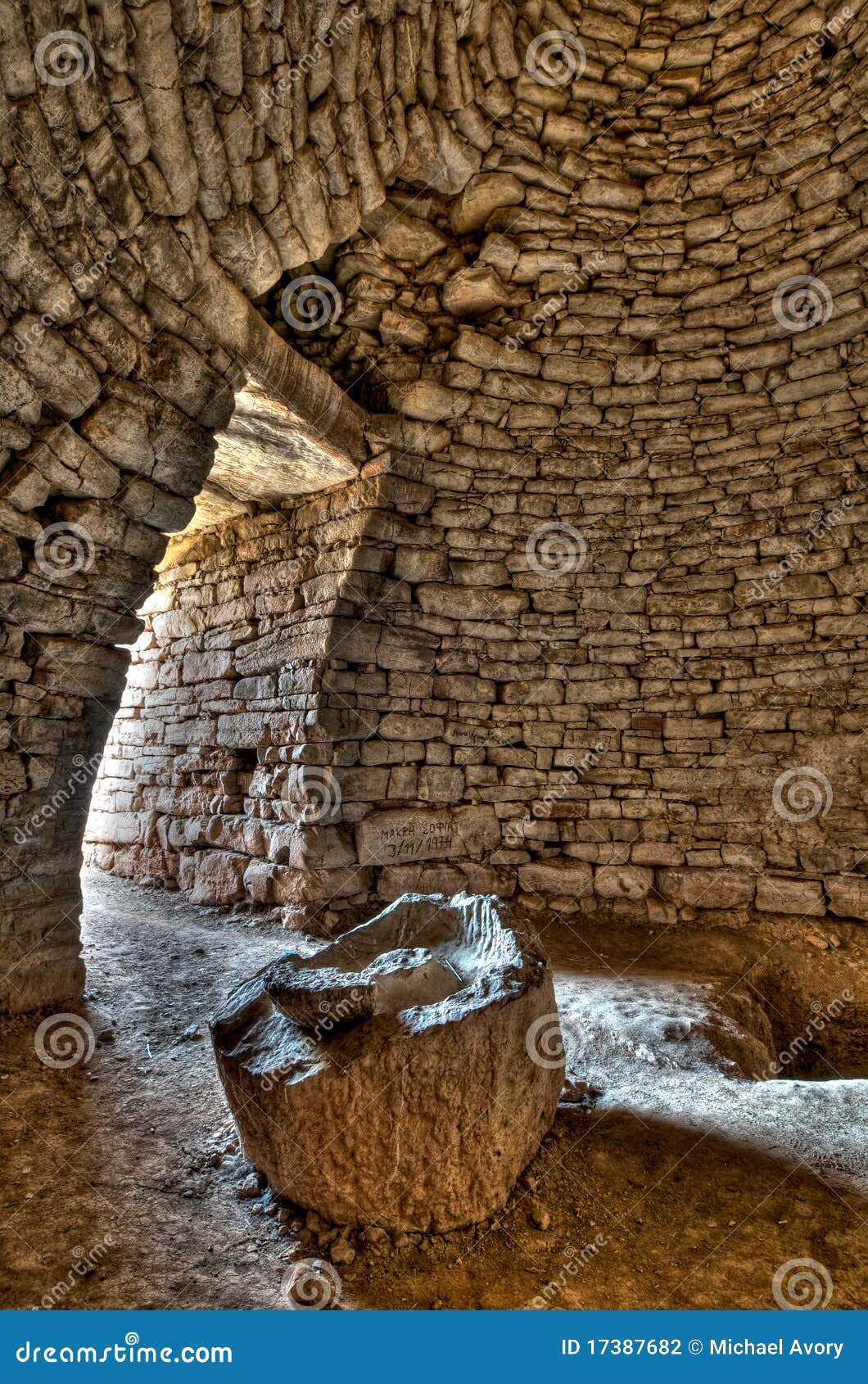 interior of mycenaean burial chamber