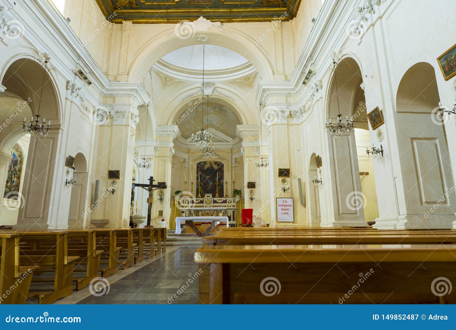 interior of san matteo apostolo church