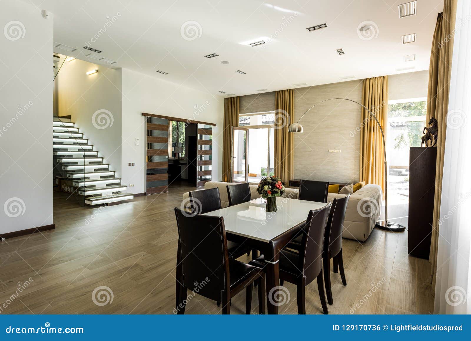 Empty Dining Room With No Tables Or Chairs