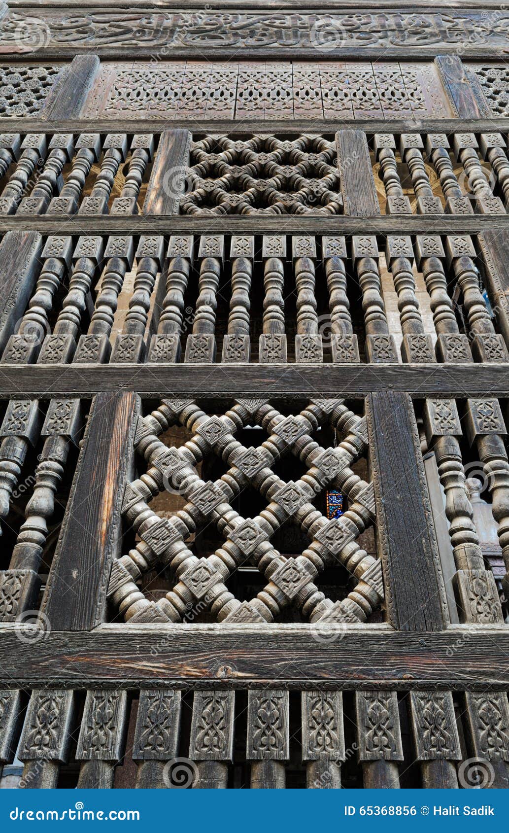 interleaved wooden decorations (arabisk) facade, mosque of amir