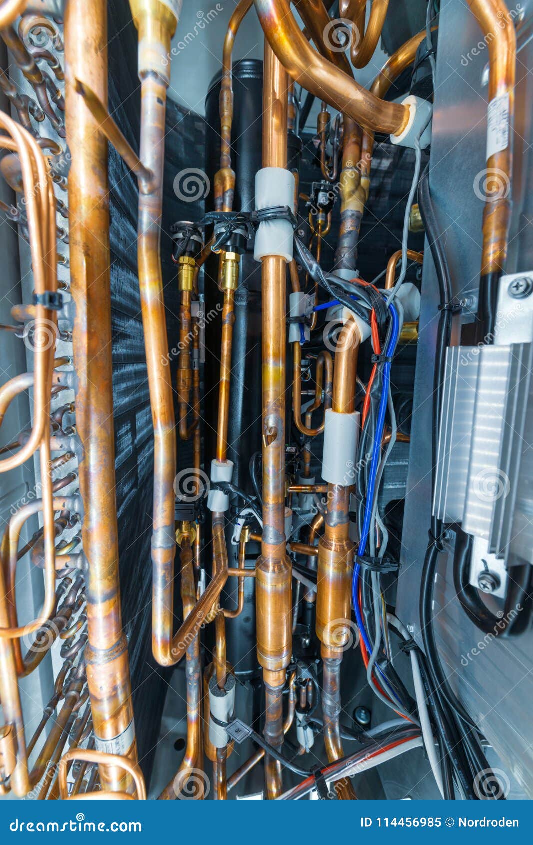 Conditioning pipes hi-res stock photography and images - Page 15