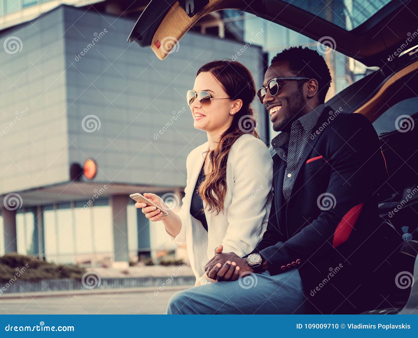 https://thumbs.dreamstime.com/z/international-couple-smartphone-near-car-international-couple-smartphone-near-car-downtown-109009710.jpg