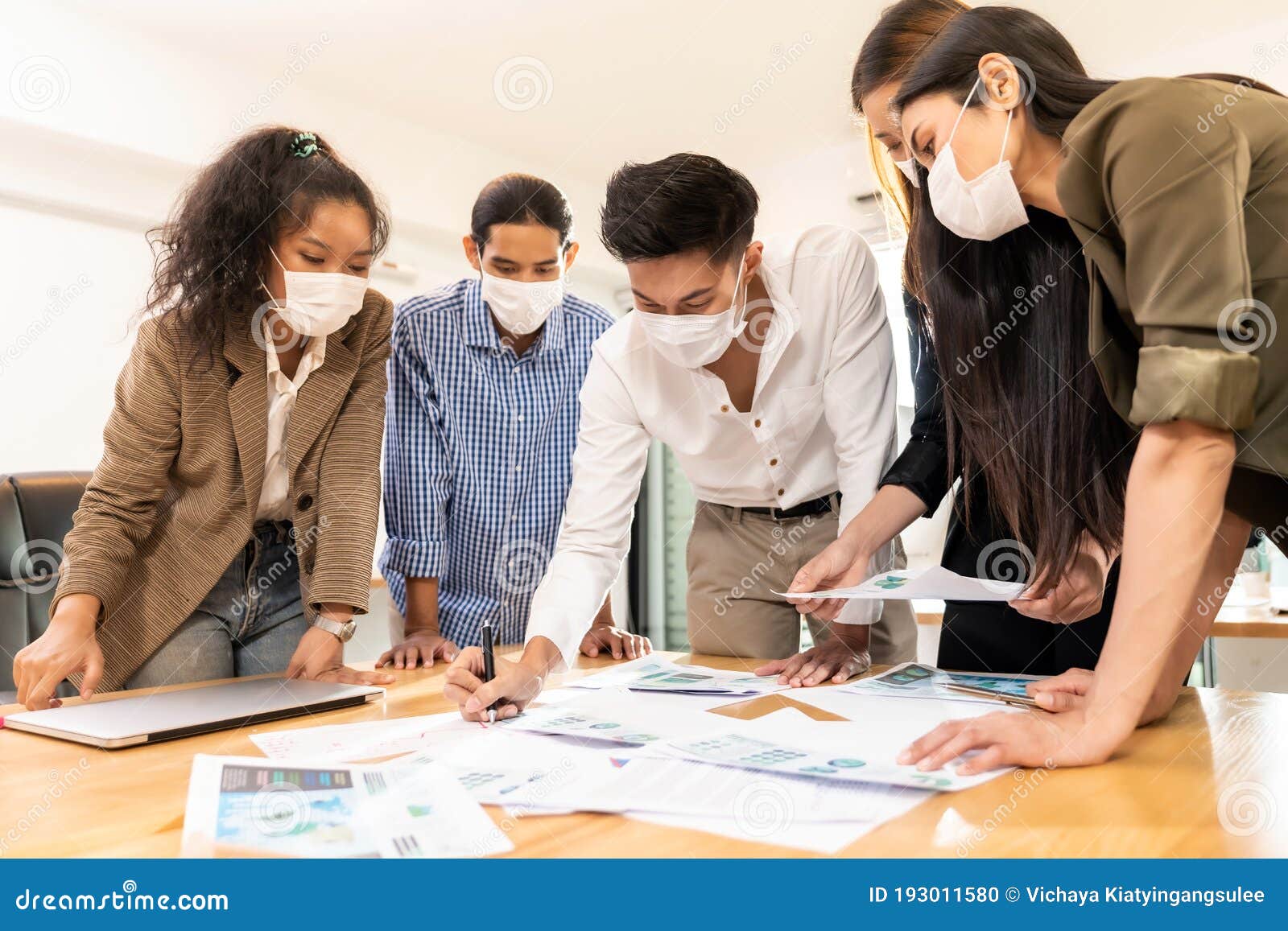 Interracial Business Team Wear Face Mask Brainstorm at New Normal Office  Stock Photo - Image of company, discuss: 193011580