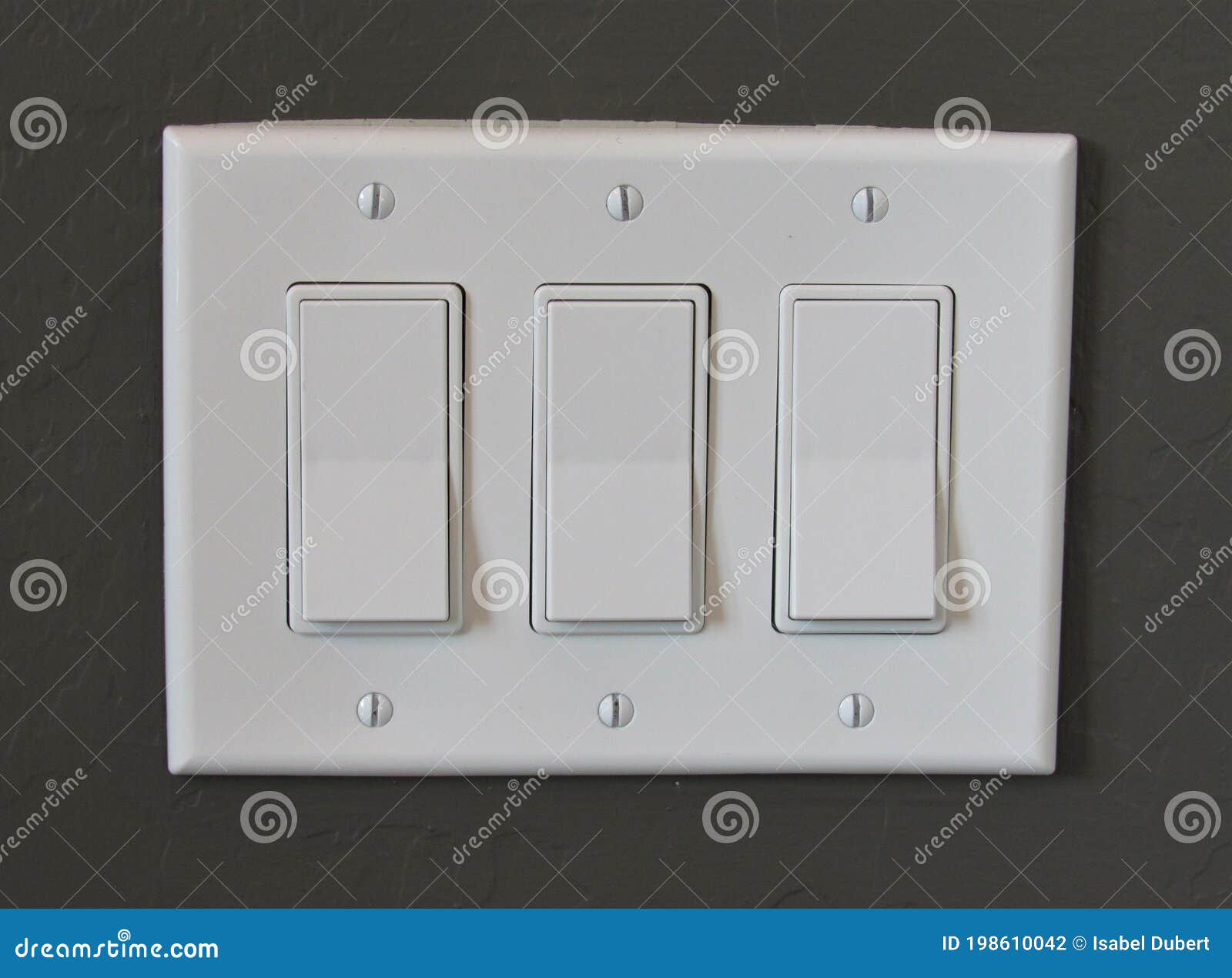 Interruptores Eléctricos Modernos En Una Pared Blanca De Azulejos Fotos,  retratos, imágenes y fotografía de archivo libres de derecho. Image 86680598
