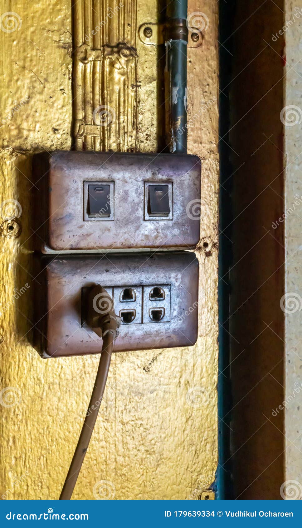 Enchufes e interruptores foto de archivo. Imagen de vacaciones