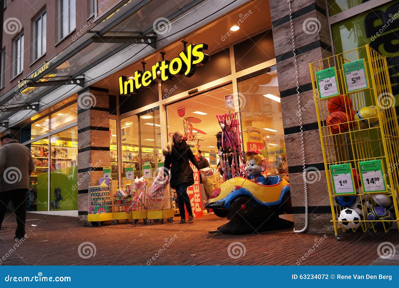 buurman kapitalisme Vervloekt Intertoys toyshop editorial photography. Image of branch - 63234072