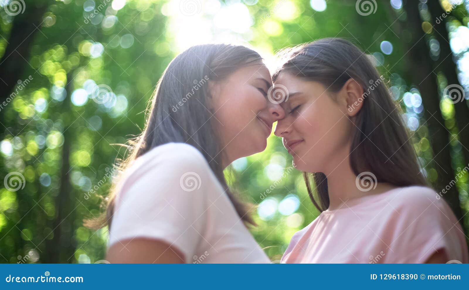 Lesbians Seducing Girl