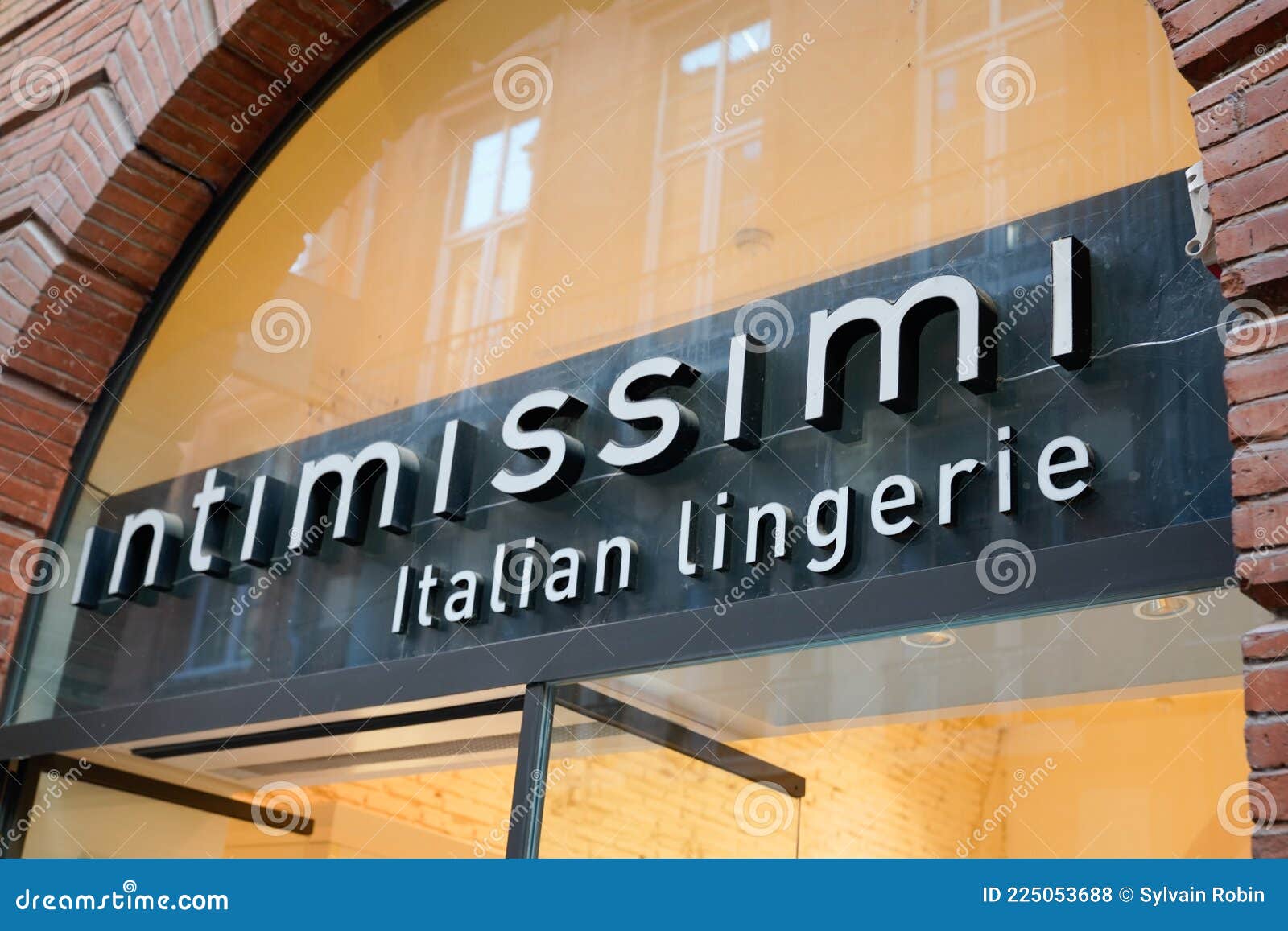 Intimissimi Shop Logo Sign and Text Brand Front of Italian Lingerie  Underwear Store Editorial Stock Photo - Image of business, lingerie:  225053688