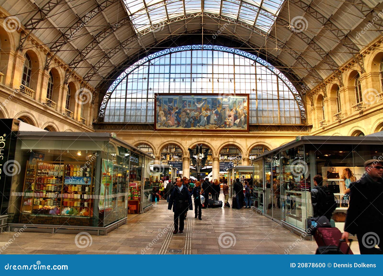 Intérieur de Gare de l'Est image éditorial. Image du statues 20878600