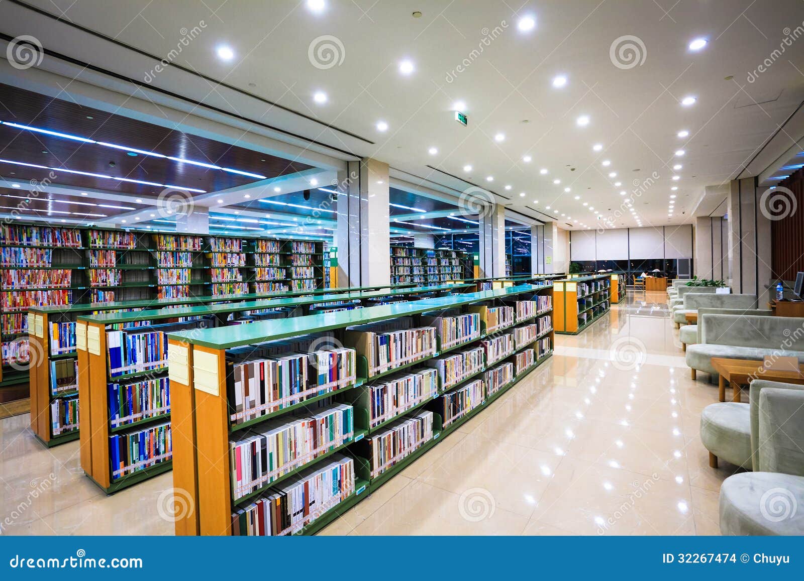 Intérieur moderne de bibliothèque