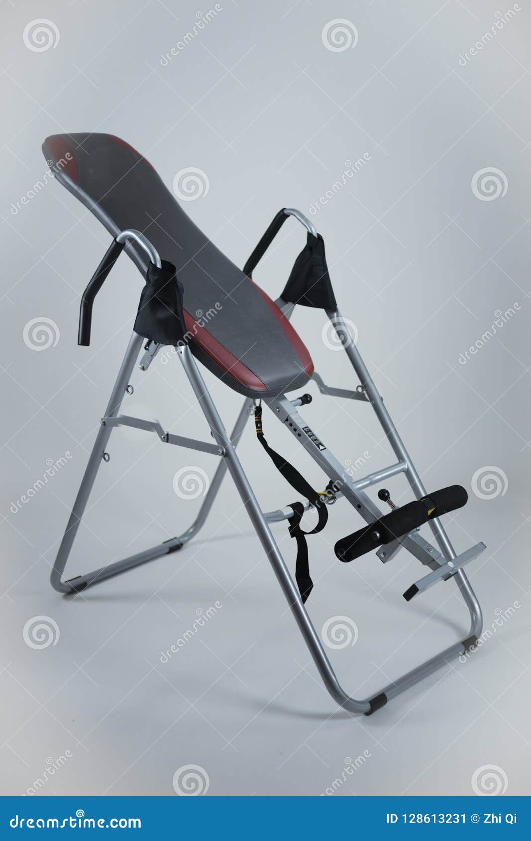 https://thumbs.dreamstime.com/z/inversion-table-back-spine-pain-relief-padded-upside-down-therapy-machine-128613231.jpg