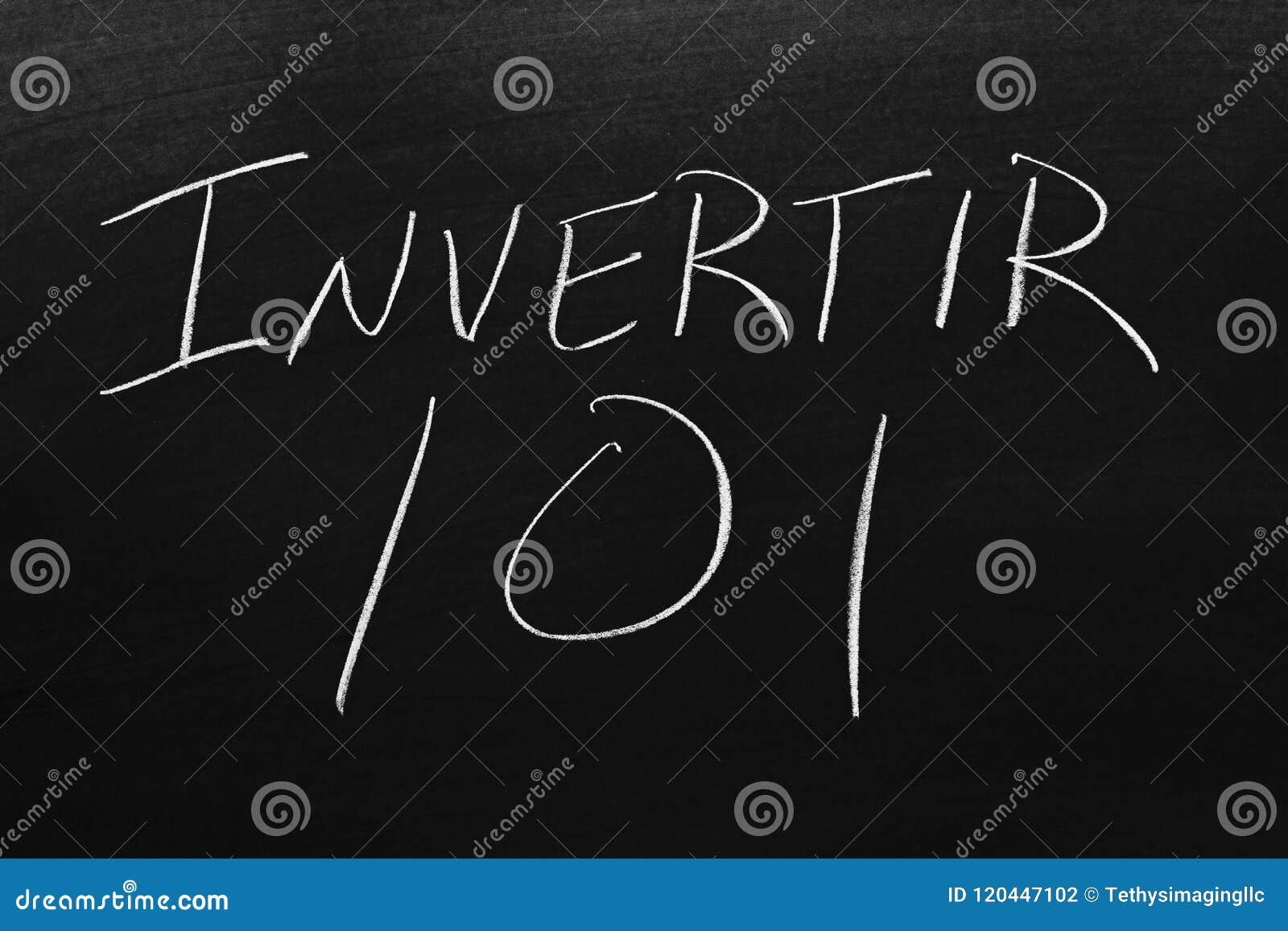 invertir 101 on a blackboard. translation: investing 101