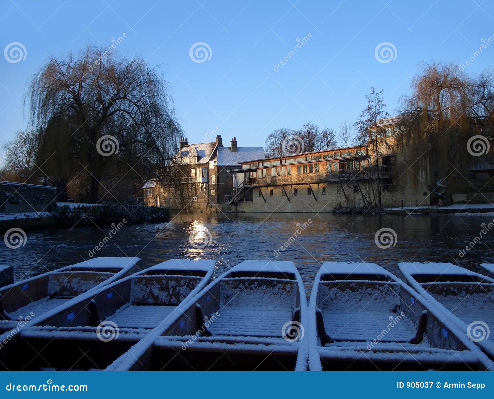 Mañana fría del invierno en Cambridge