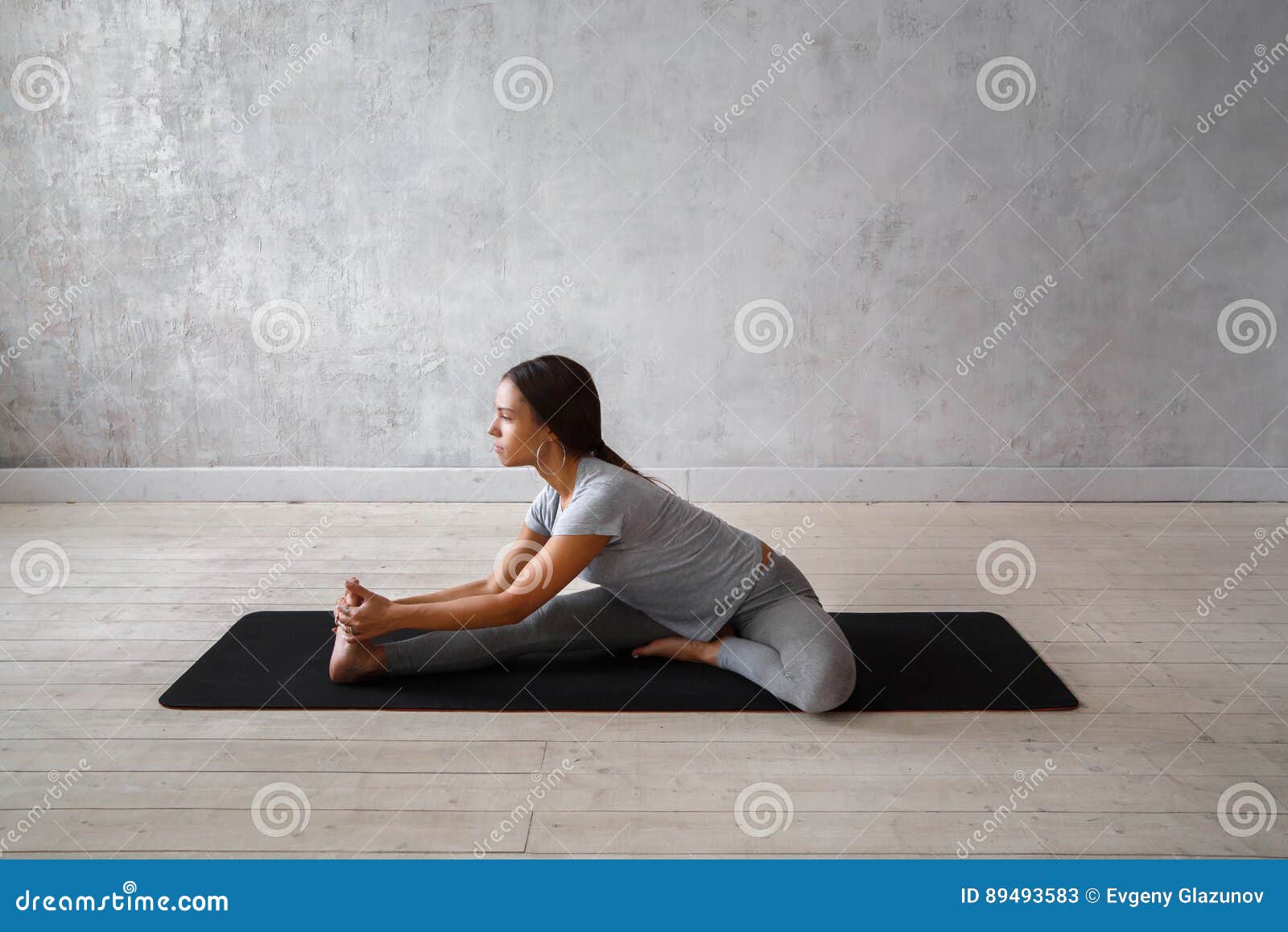 14,157 Fotos de Stock de Yoga Poses - Fotos de Stock Gratuitas e Sem  Fidelização a partir da Dreamstime - Página 4