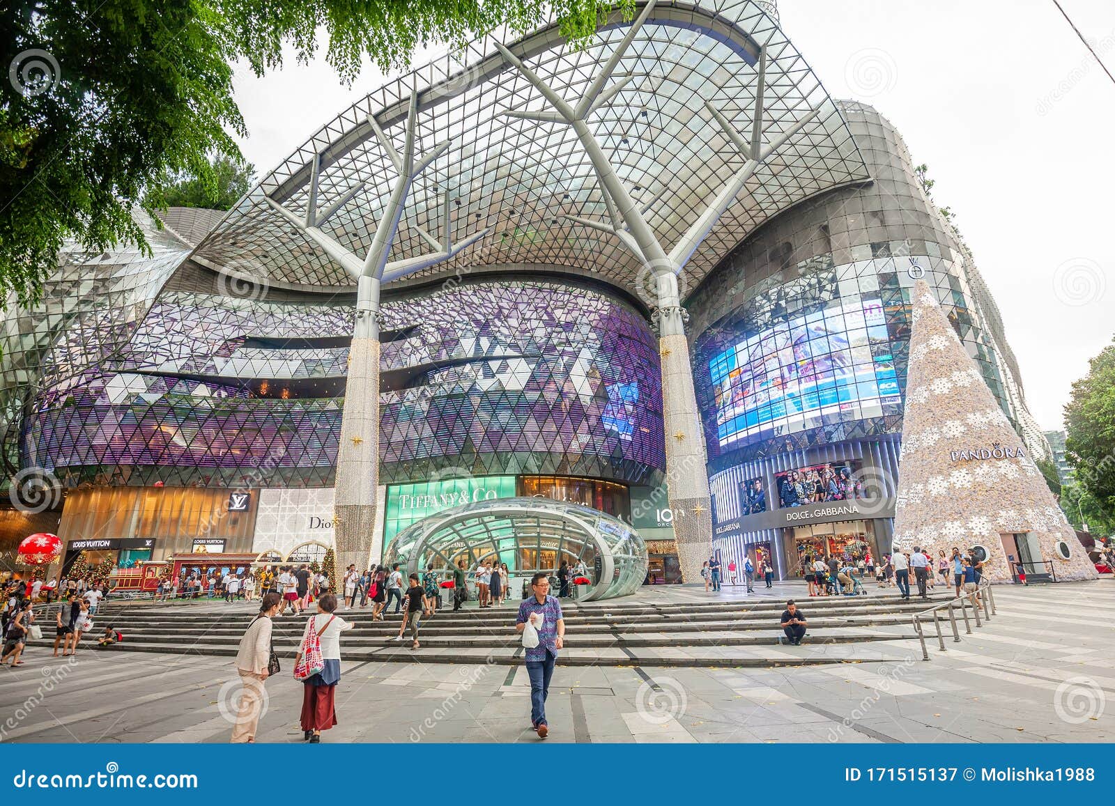 Louis-Vuitton-store-ION-Orchard-Singapore-facade