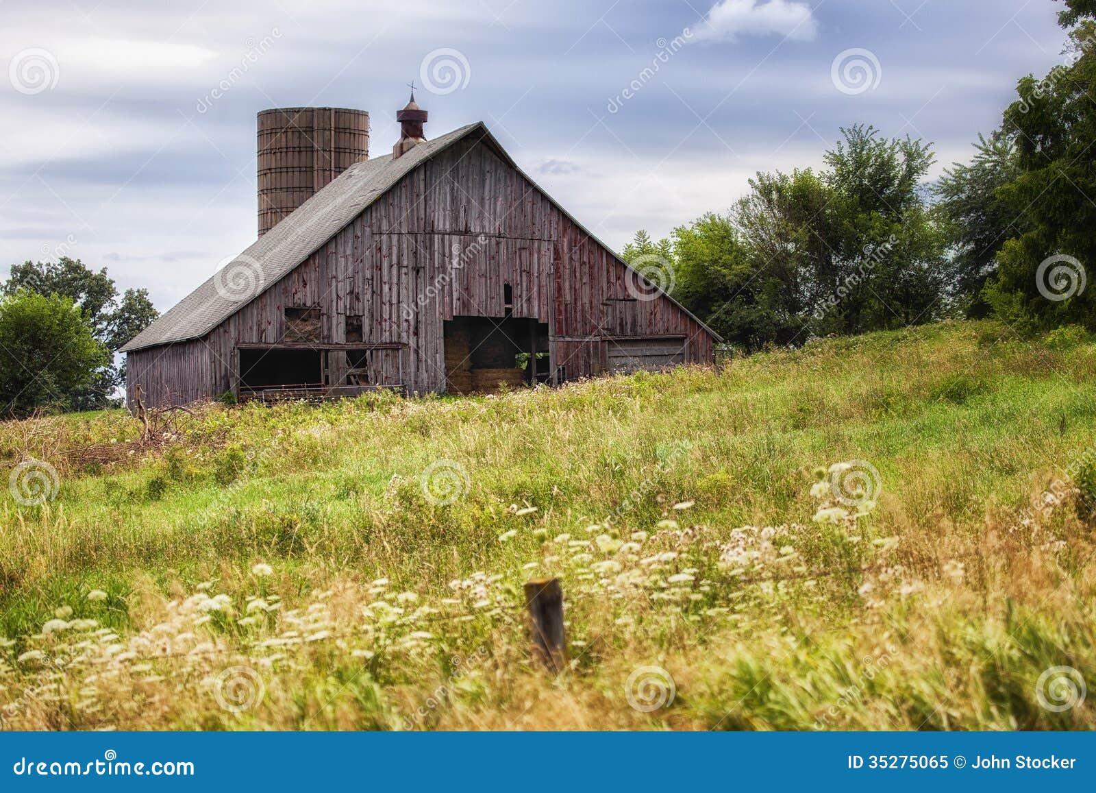 Iowa Barn stock image. Image of straw, tama, wooden, barn 35275065