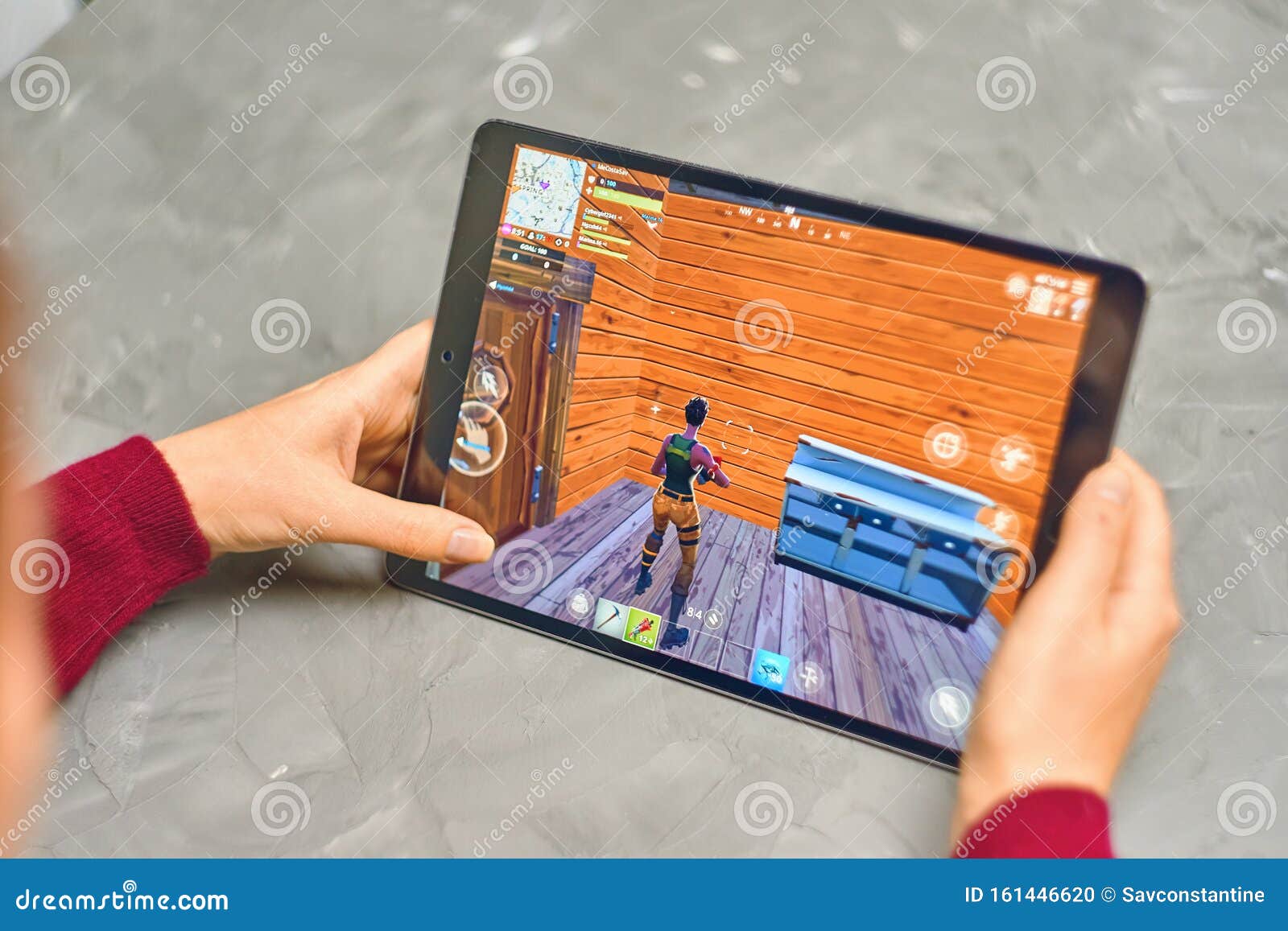 Ipad上的fortnite游戏编辑类图片 图片包括有有效地 屏幕 说明 使用 社论 招待