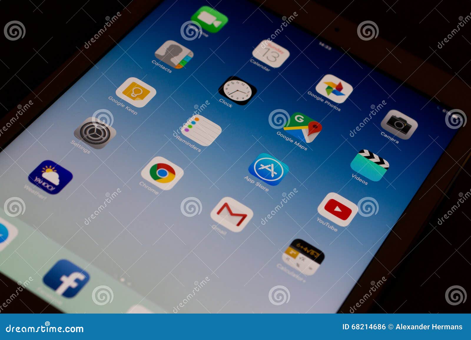 IPad Air with Modern Social Media Applications Editorial Photo Image
