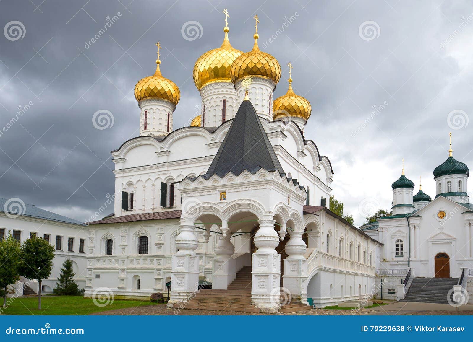 Главный монастырь россии золотого кольца. Золотое кольцо Ипатьевский монастырь в Костроме.