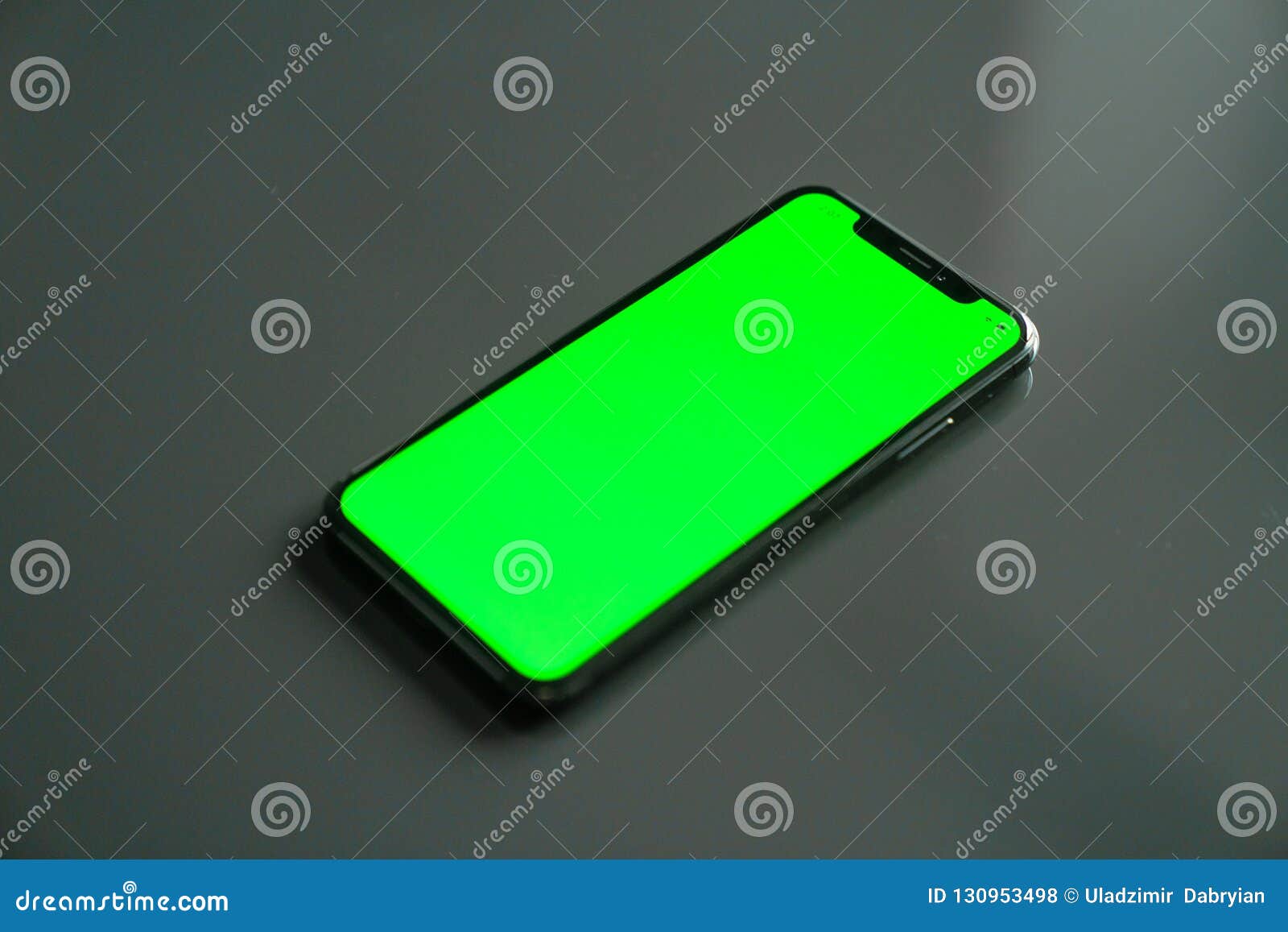 На телефоне зеленый экран что делать. Green Screen iphone 12. Айфон Грин скрин. Зеленый iphone x. Iphone 12 хромакей.