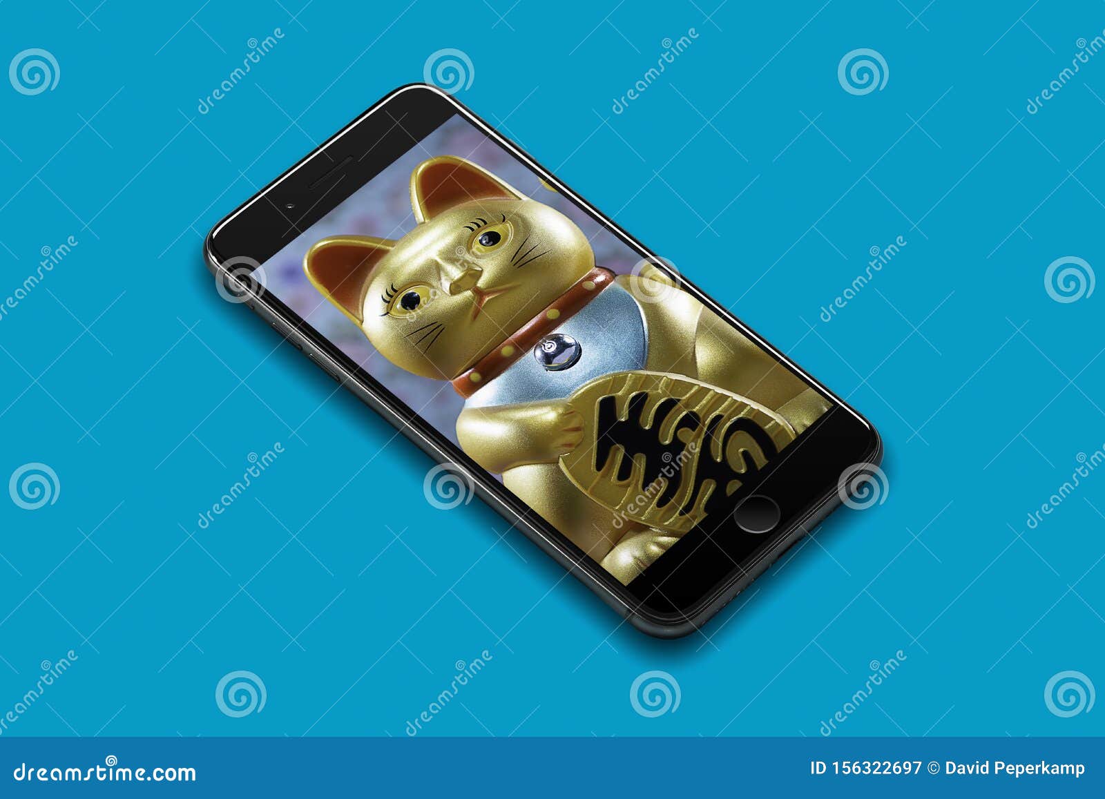 Iphone Maneki Neko 有色背景的戈尔登幸运猫 图库摄影片 图片包括有maneki Neko 有色背景的戈尔登幸运猫