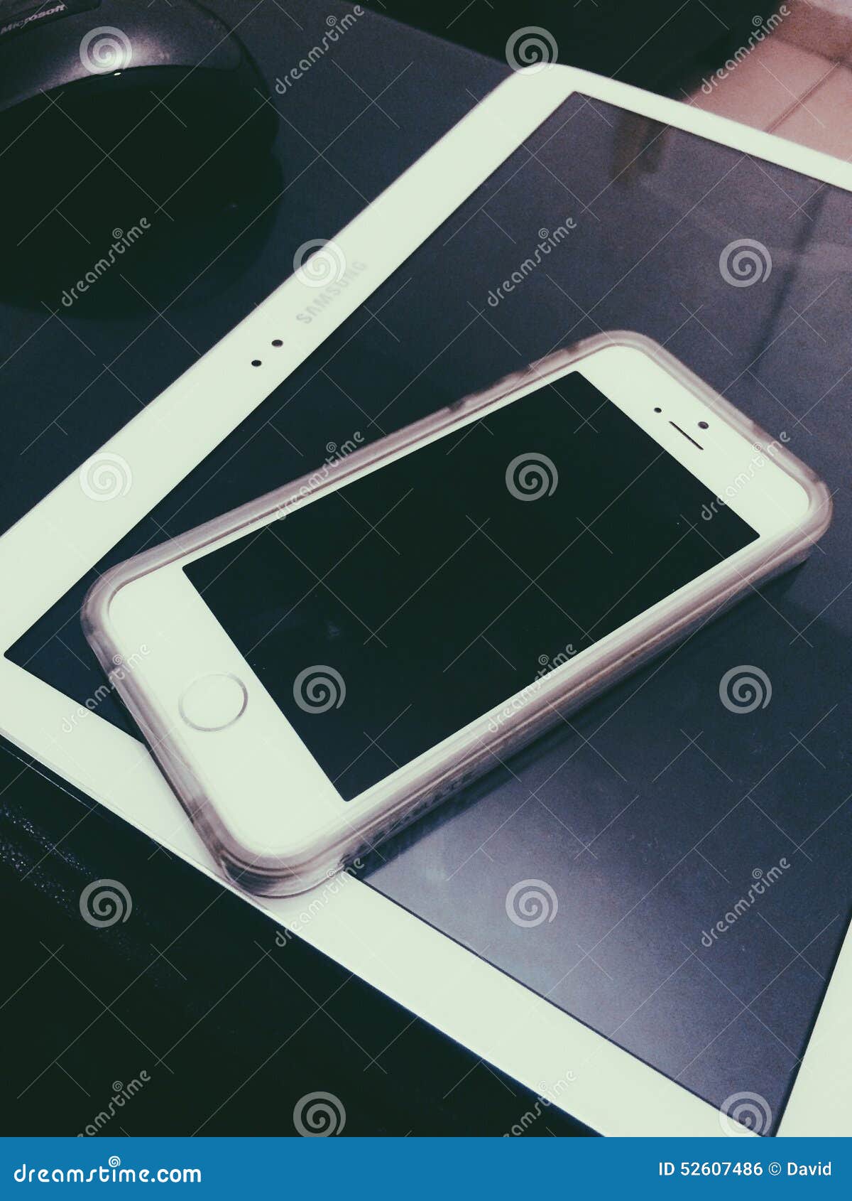 IPhone 5S White editorial photo. Image of screen, style 52607486
