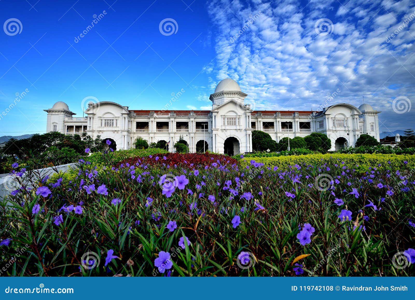 Ipoh Railway Station editorial stock photo. Image of limestone - 119742108