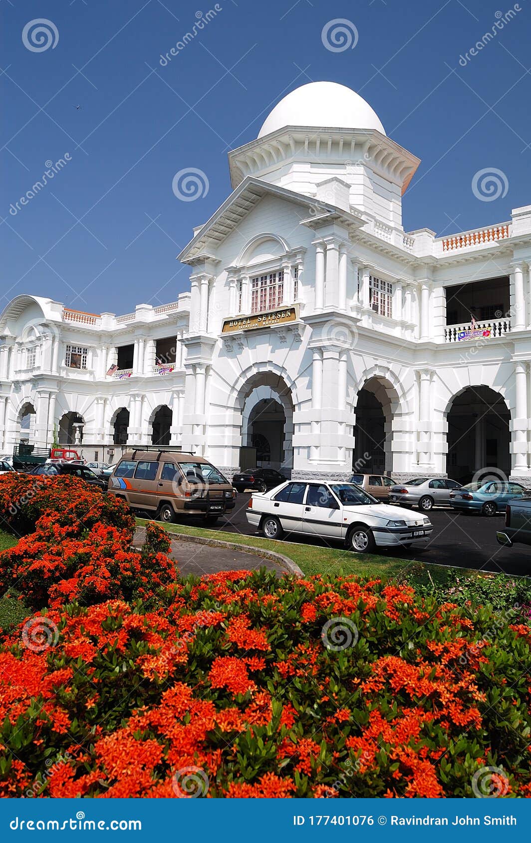 Ipoh Railway Station editorial photo. Image of enthusiasts - 177401076