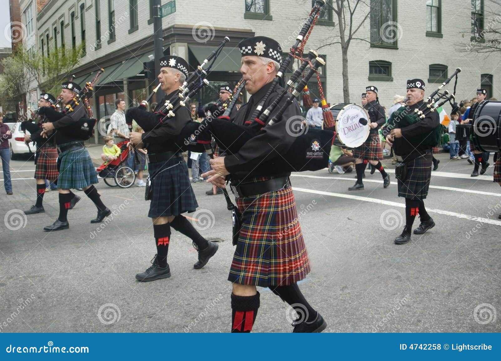 Irish bagpipers march editorial stock photo. Image of saint 4742258