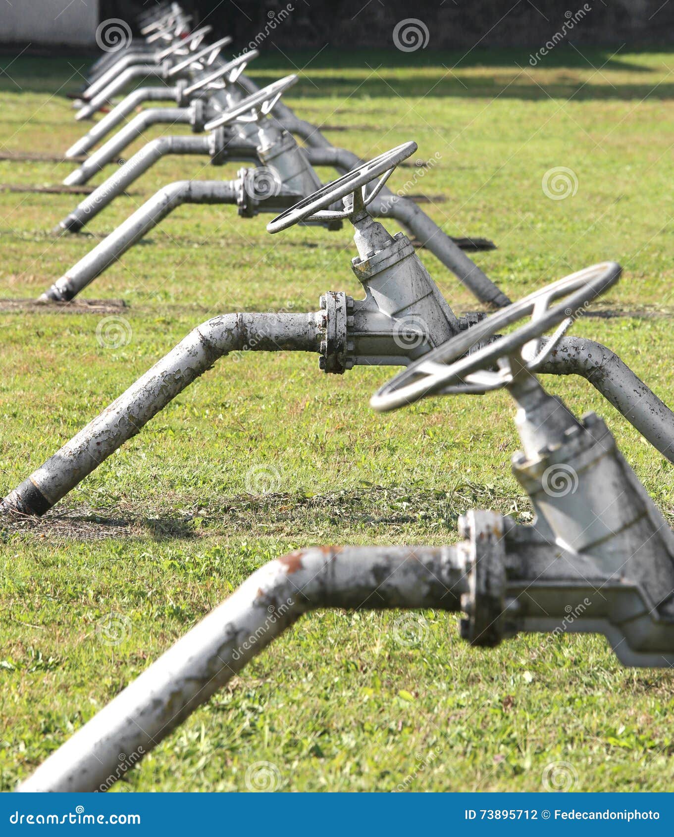 Iron Gate Valves To Close or Open the Gas Pipe from the Storage Stock