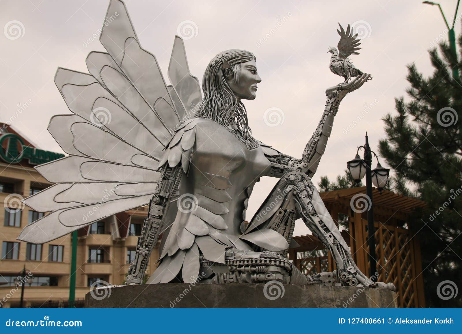 Iron RoboLady monument editorial photo. Image of beautiful 127400661