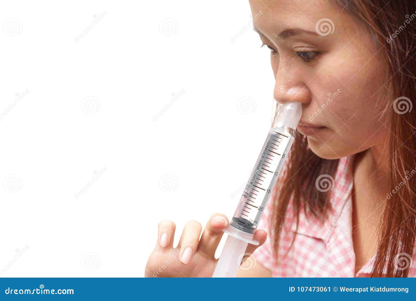 Irrigation nasale image stock. Image du froid, salin 107473061