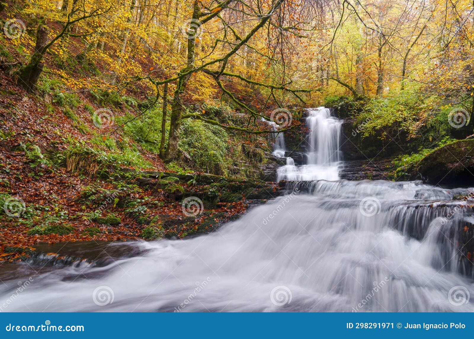 irurrekaeta waterfall, autumn in the irurrekaeta waterfall, arce valley, navarre