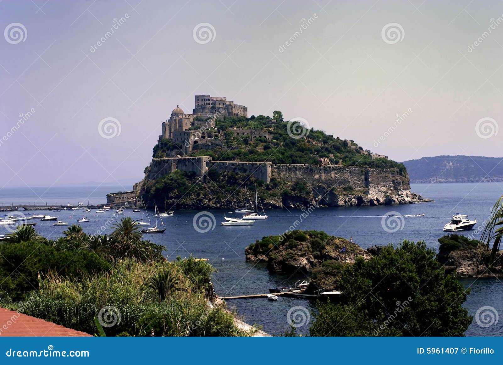 Ischions, Castello Aragonese. Vue des ischions Napoli de château d'Aragonese